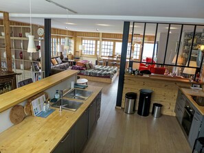 Kühlschrank, Mikrowelle, Ofen, Geschirrspüler