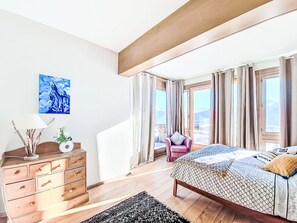 3 chambres, bureau, accès Internet