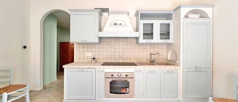 Réfrigérateur, four, plaque de cuisson, lave-vaisselle