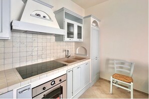 Micro-ondes, four, plaque de cuisson, lave-vaisselle
