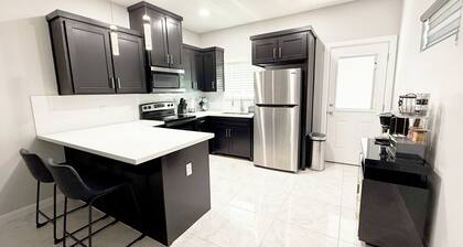 Relax in Comfort, Modern and Style – 2BR/2BA Retreat in Edinburg