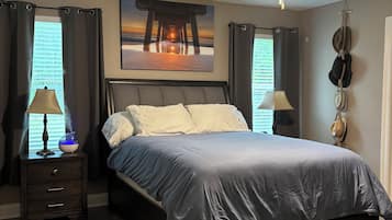 3 bedrooms, desk, iron/ironing board, free WiFi