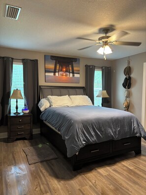 3 bedrooms, desk, iron/ironing board, free WiFi