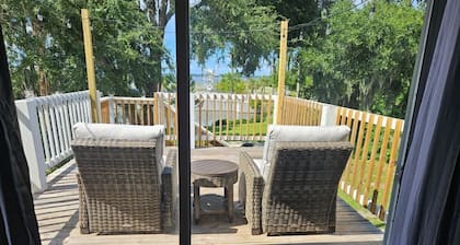 Charming 2-bedroom house - Stunning Views of Lake Minneola in Heart of Downtown