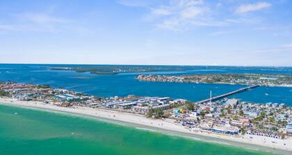 ⚓NEW! Manatee Dreams, Pool/Boat Slip, & Min to AMI!⚓