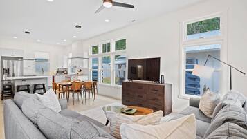 Een smart-tv, videogames, tafelvoetbal en boeken