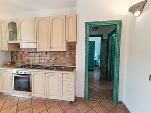 Fridge, oven, cookware/dishes/utensils