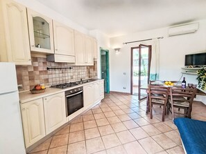 Fridge, oven, cookware/dishes/utensils