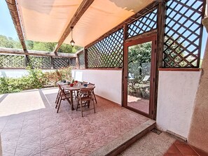 تناول الطعام بالخارج