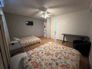 1 dormitorio, tabla de planchar con plancha, wifi