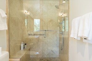 Shower, hair dryer, towels, toilet paper - Walk to Dollar and SV Village w/Pool & Hot Tub (Sun Valley)