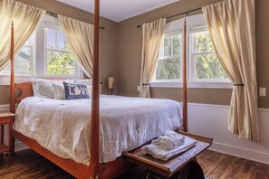 4 bedrooms, free WiFi, bed sheets