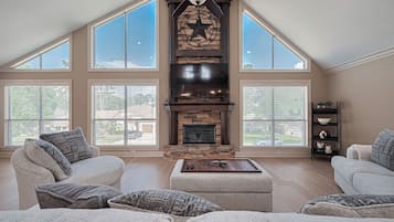 Smart TV, fireplace