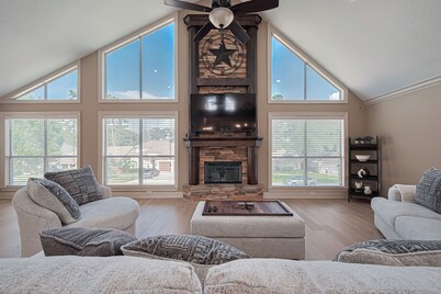 "Fitz-Just-Right" home in Walden: Boat ramp, Pickleball, Community Pools!