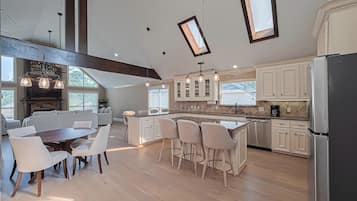 Micro-ondes, four, plaque de cuisson, lave-vaisselle