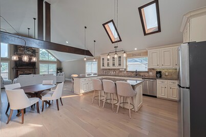"Fitz-Just-Right" home in Walden: Boat ramp, Pickleball, Community Pools!