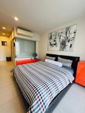 2 bedrooms, iron/ironing board, bed sheets
