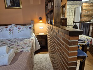 1 chambre, fer et planche à repasser, Wi-Fi gratuit, draps fournis