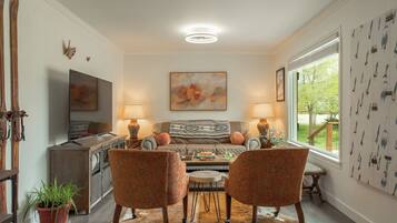 Smart TV, fireplace, books, offices