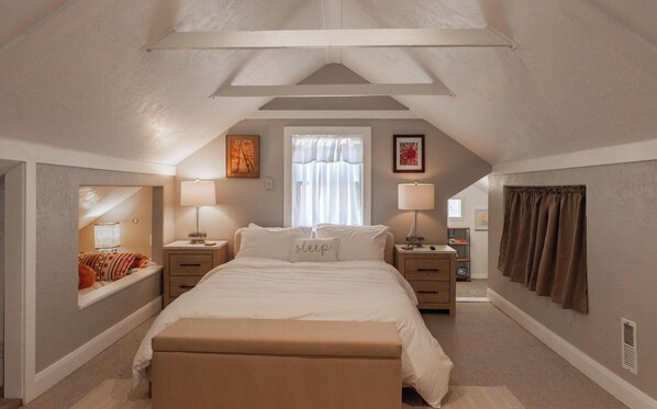 2 Schlafzimmer, Schreibtisch, Bügeleisen/Bügelbrett, kostenloses WLAN