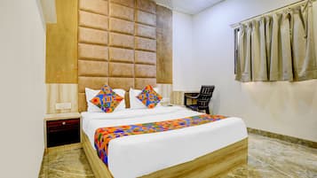 Premium Room | Egyptian cotton sheets, premium bedding, in-room safe, WiFi (free)