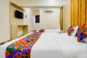 Egyptian cotton sheets, premium bedding, in-room safe, free WiFi - Fabexpress Sumit Palace (Mumbai)