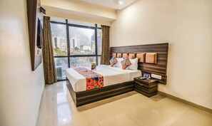 Egyptian cotton sheets, premium bedding, in-room safe, free WiFi - Fabexpress Konak (Mumbai)