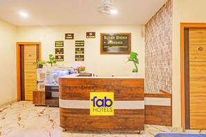 Reception - FabHotel Kings Palace Manyata - Near Manyata Tech Park Main Gate (Bangalore)