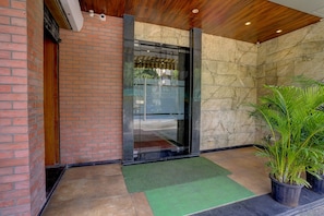 Property entrance - FabHotel Saineel - Nr Juhu (Mumbai)