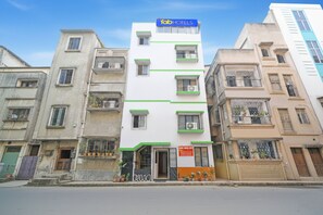 A hotel with a modern facade, multiple balconies, and a sign indicating it is a Tab Hotel. - Fabhotel Dream Star (Kolkata)