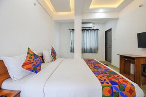 Egyptian cotton sheets, premium bedding, in-room safe, free WiFi