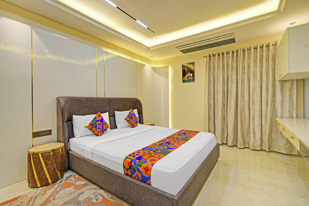 Egyptian cotton sheets, premium bedding, in-room safe, free WiFi