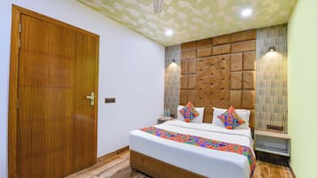 Egyptian cotton sheets, premium bedding, in-room safe, free WiFi