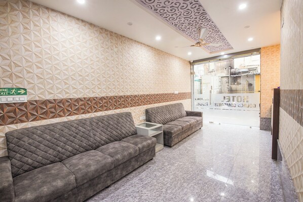 Coin salon dans le hall