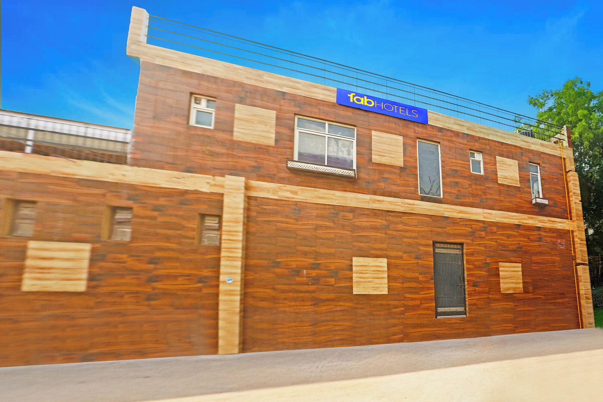 المنشأة من الخارج