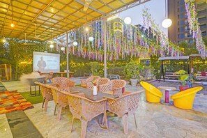 Bar (on property) - Fabhotel Siddharth Inn (Gandhinagar)