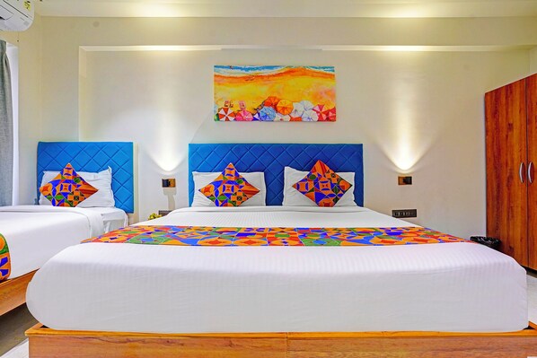 Egyptian cotton sheets, premium bedding, in-room safe, free WiFi - Fabhotel Siddharth Inn (Gandhinagar)