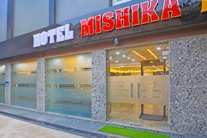 Property entrance - Fabhotel Mishika Inn (New Delhi)
