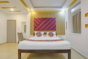 Egyptian cotton sheets, premium bedding, in-room safe, free WiFi
