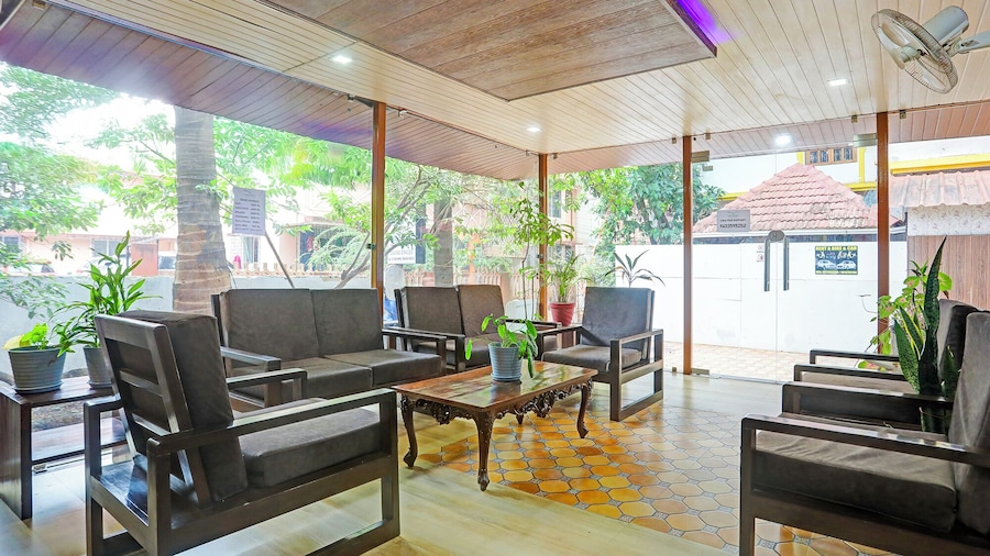 Fabhotel 22 Squares Living Spaces