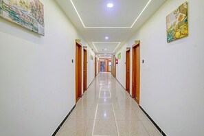 Lobby - FabHotel Royal Manor - at Hospital Chowk (Rajkot)