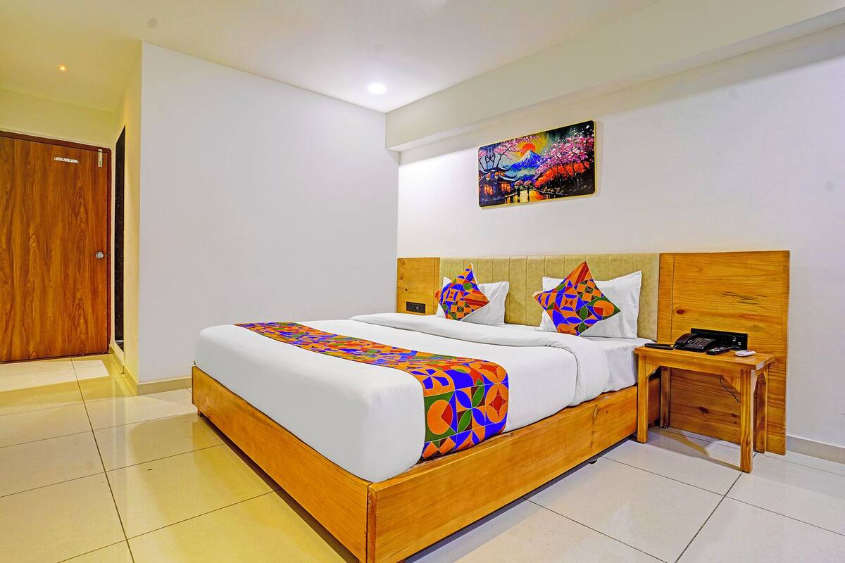 Premium Room | Egyptian cotton sheets, premium bedding, in-room safe, WiFi (free)