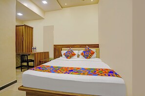 Deluxe Room | Egyptian cotton sheets, premium bedding, in-room safe, free WiFi - Fabhotel Galaxy Inn (Mumbai)