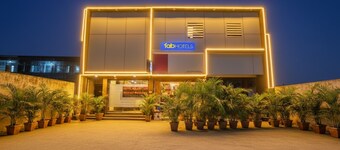 Fabhotel Galaxy Inn