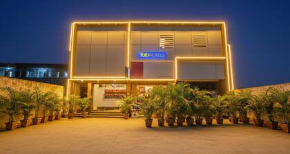 Fabhotel Galaxy Inn