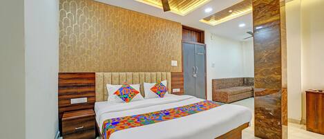 Egyptian cotton sheets, premium bedding, in-room safe, free WiFi