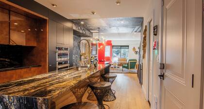 Luxury Penthouse 3 bedroom condo with AC and WiFi in Washington