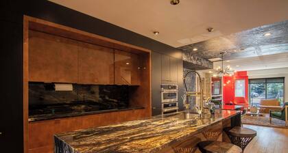 Luxury Penthouse w/ Rooftop Terrace & Skyline Views