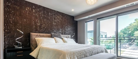 3 habitaciones, tabla de planchar con plancha, wifi y ropa de cama