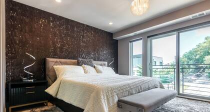 Luxury Penthouse 3 bedroom condo with AC and WiFi in Washington